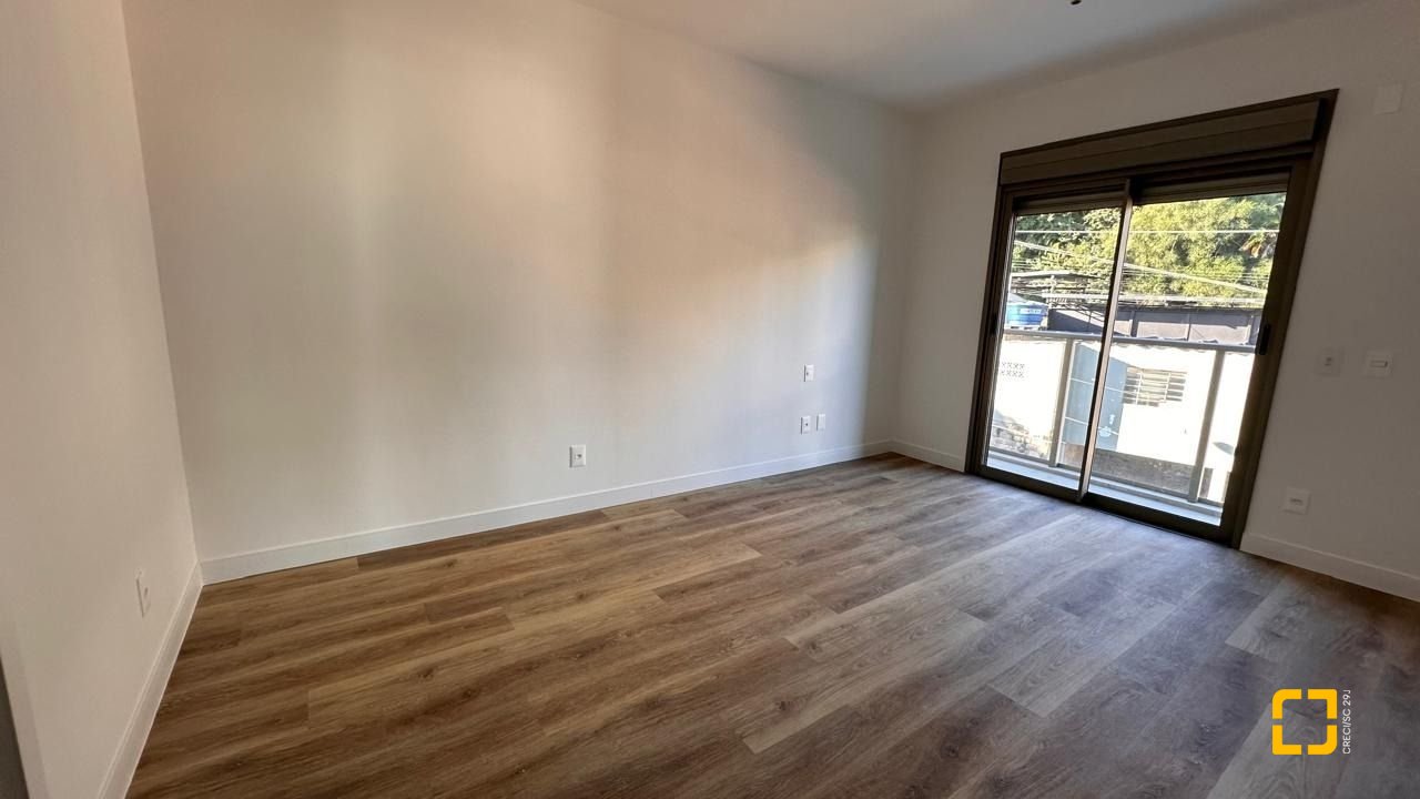 Apartamento com 91m², 4 quartos (sendo 1 suíte), 2 garagens, no bairro João Paulo em Florianópolis