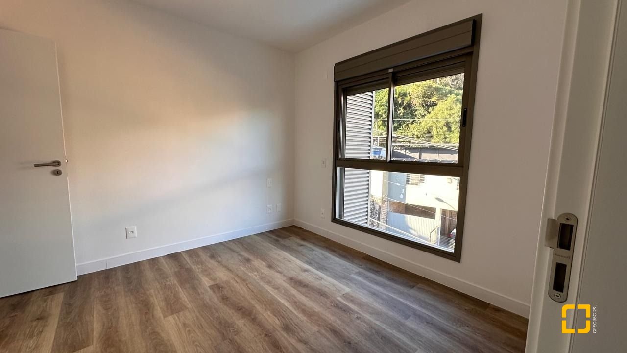 Apartamento com 91m², 4 quartos (sendo 1 suíte), 2 garagens, no bairro João Paulo em Florianópolis