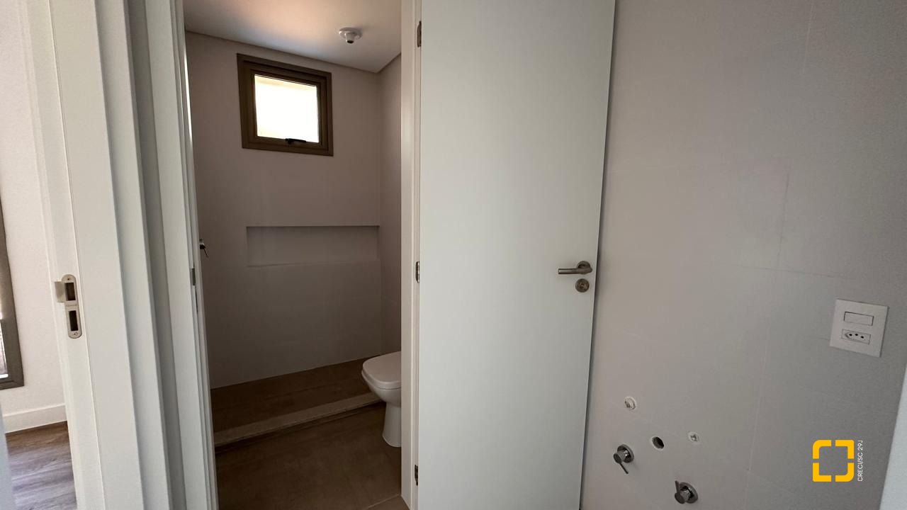 Apartamento com 91m², 4 quartos (sendo 1 suíte), 2 garagens, no bairro João Paulo em Florianópolis