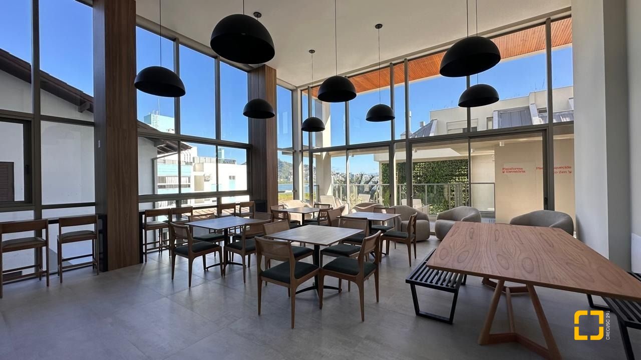 Apartamento com 91m², 4 quartos (sendo 1 suíte), 2 garagens, no bairro João Paulo em Florianópolis