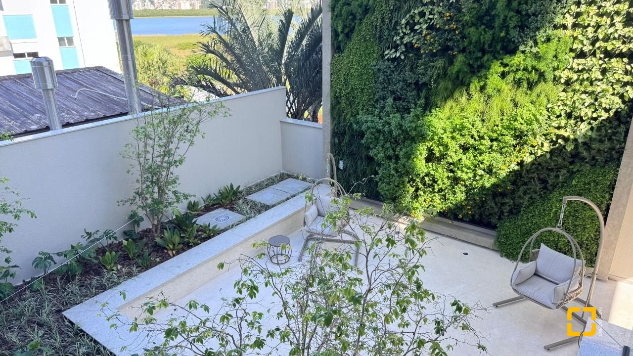 Apartamento com 91m², 4 quartos (sendo 1 suíte), 2 garagens, no bairro João Paulo em Florianópolis