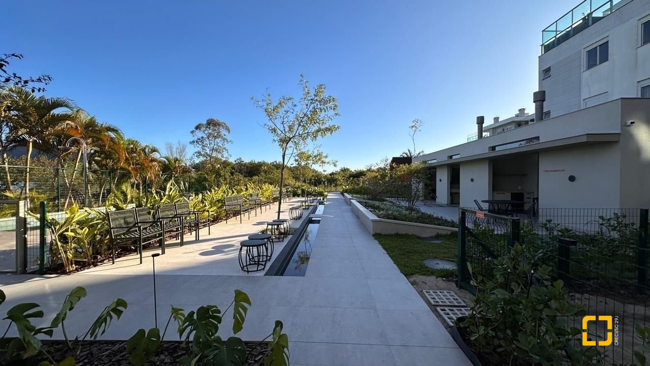Apartamento com 91m², 4 quartos (sendo 1 suíte), 2 garagens, no bairro João Paulo em Florianópolis