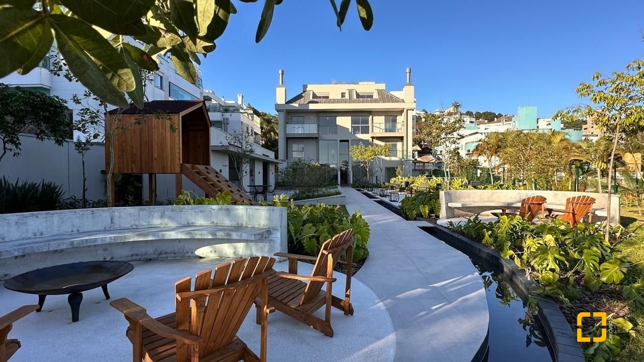 Apartamento com 91m², 4 quartos (sendo 1 suíte), 2 garagens, no bairro João Paulo em Florianópolis