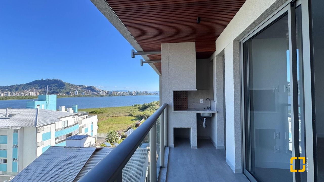 Apartamento com 102m², 4 quartos (sendo 2 suítes), 2 garagens, no bairro João Paulo em Florianópolis