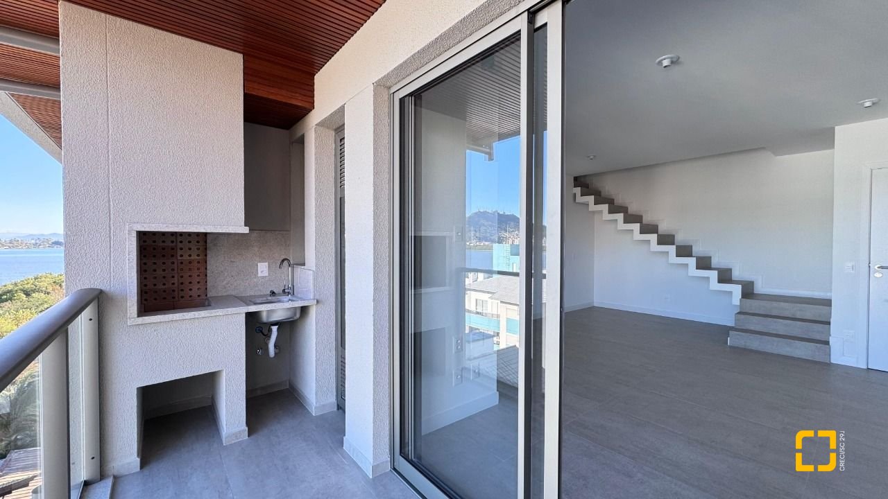 Apartamento com 102m², 4 quartos (sendo 2 suítes), 2 garagens, no bairro João Paulo em Florianópolis