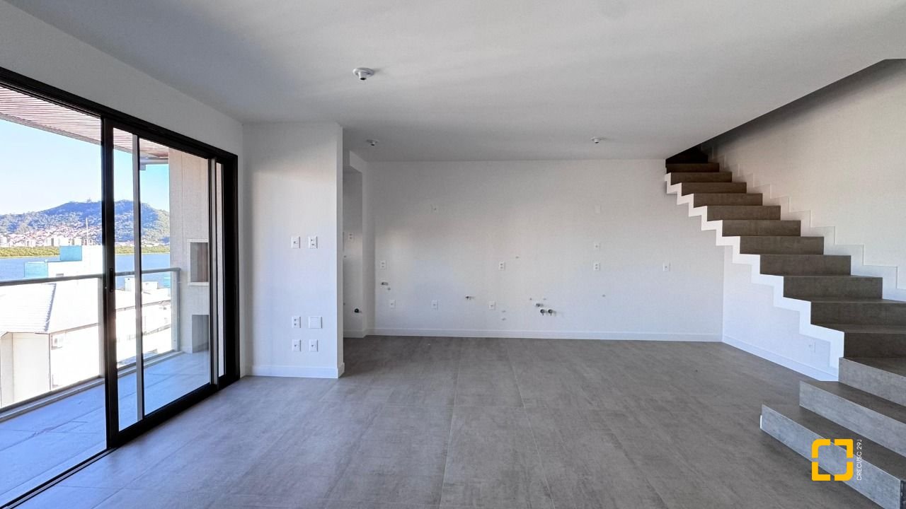 Apartamento com 102m², 4 quartos (sendo 2 suítes), 2 garagens, no bairro João Paulo em Florianópolis