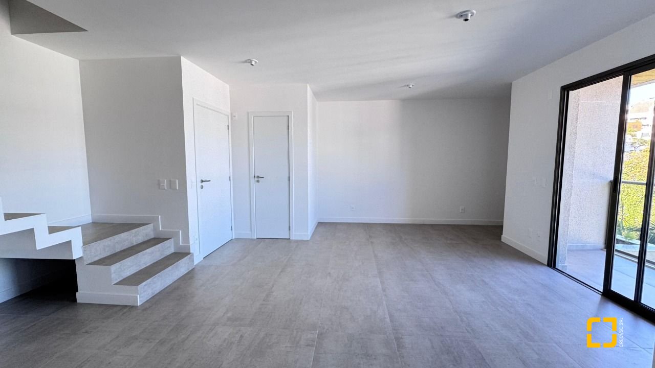 Apartamento com 102m², 4 quartos (sendo 2 suítes), 2 garagens, no bairro João Paulo em Florianópolis