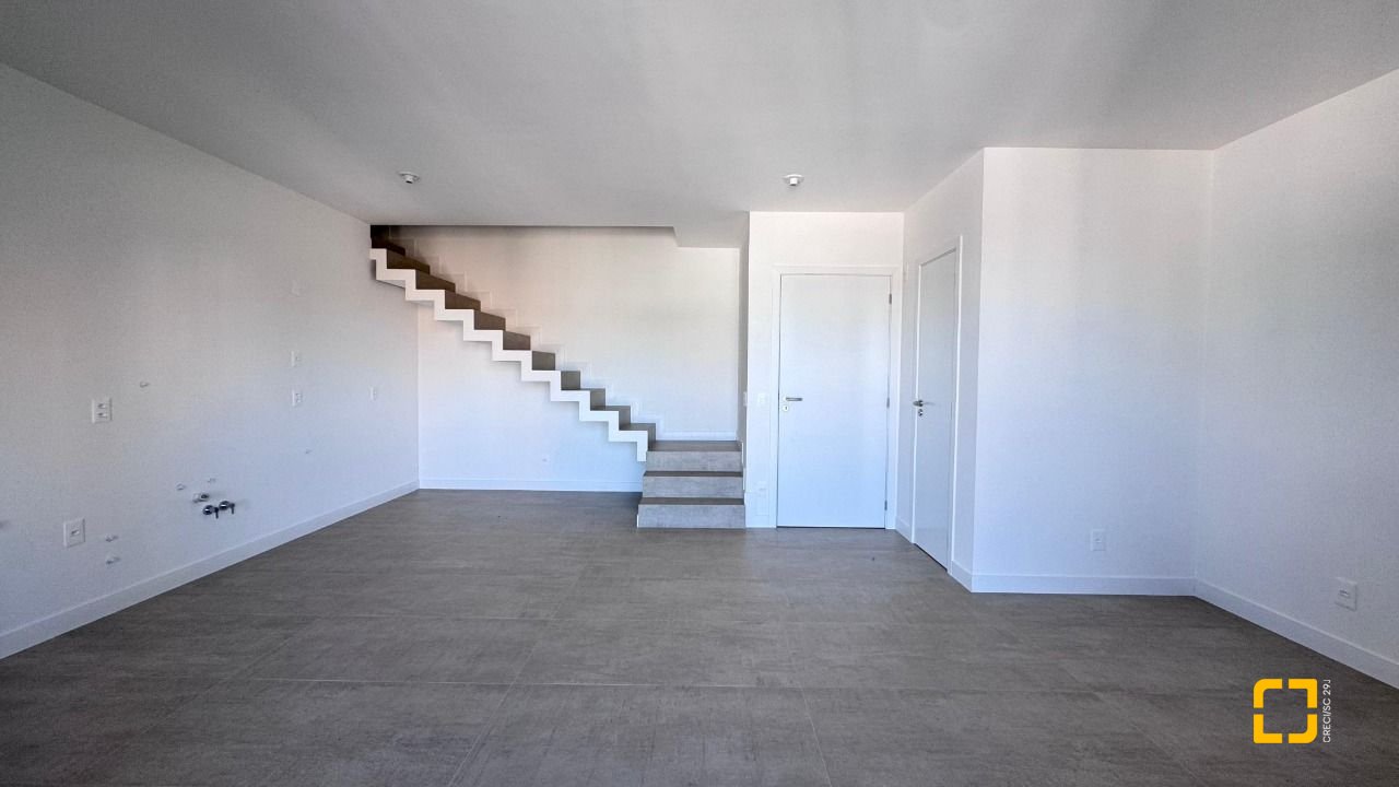 Apartamento com 102m², 4 quartos (sendo 2 suítes), 2 garagens, no bairro João Paulo em Florianópolis