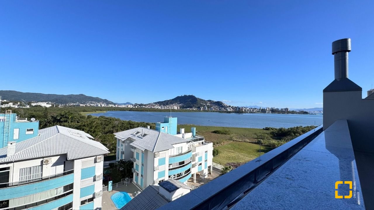 Apartamento com 102m², 4 quartos (sendo 2 suítes), 2 garagens, no bairro João Paulo em Florianópolis