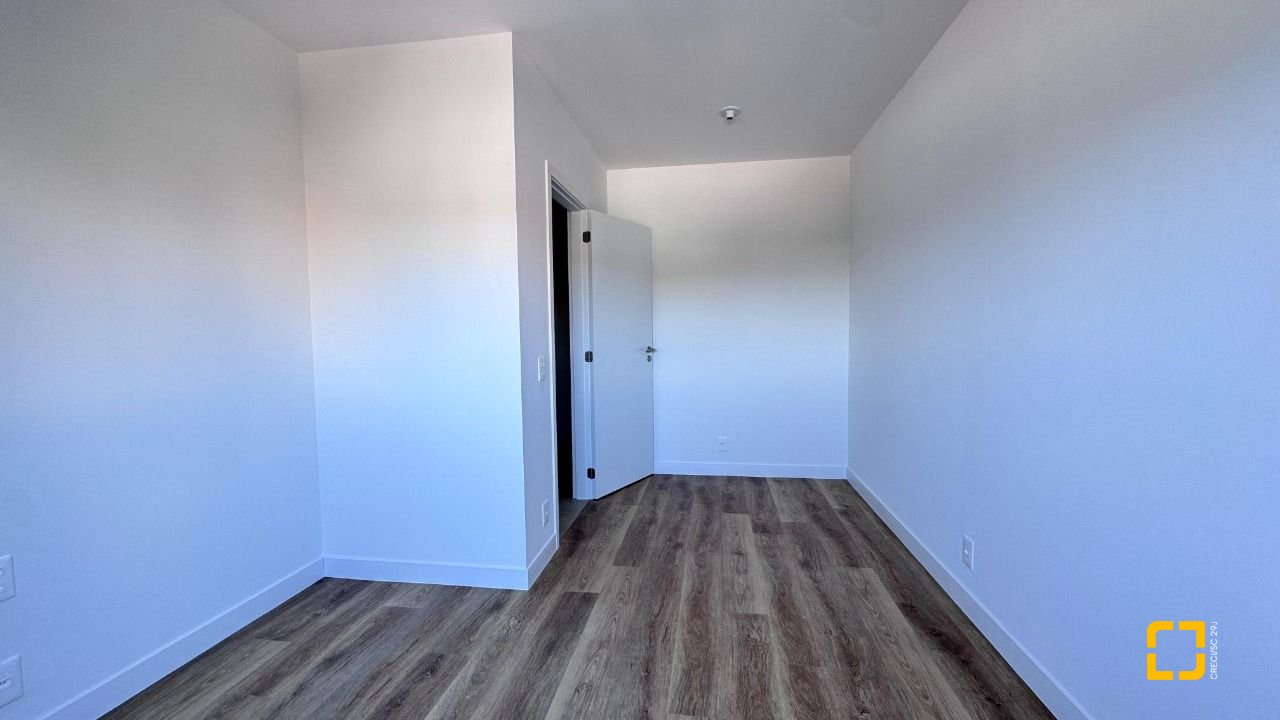 Apartamento com 102m², 4 quartos (sendo 2 suítes), 2 garagens, no bairro João Paulo em Florianópolis