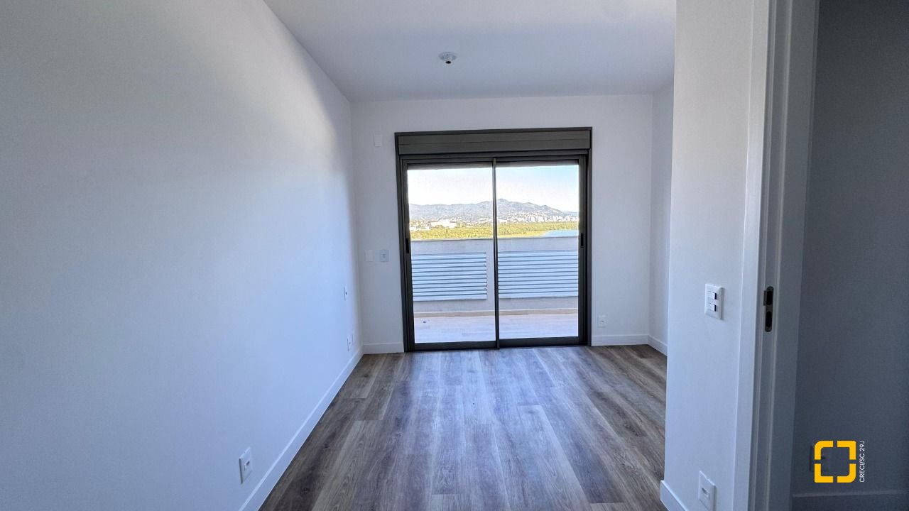 Apartamento com 102m², 4 quartos (sendo 2 suítes), 2 garagens, no bairro João Paulo em Florianópolis