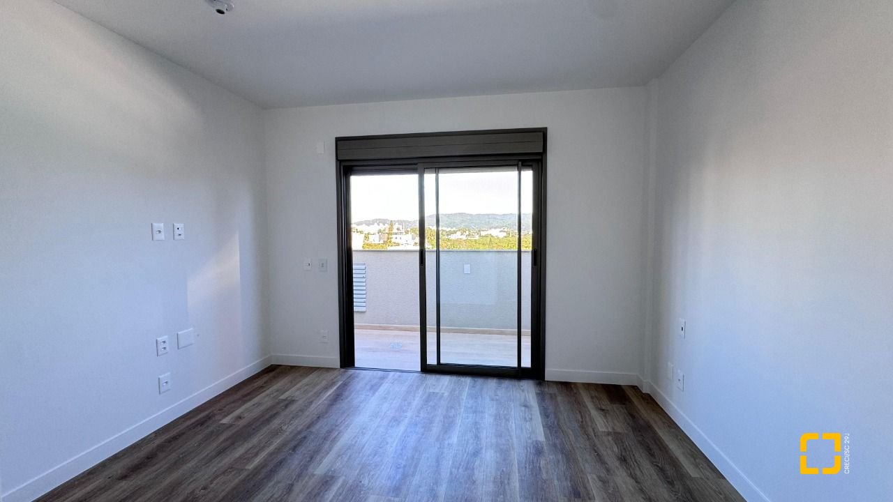 Apartamento com 102m², 4 quartos (sendo 2 suítes), 2 garagens, no bairro João Paulo em Florianópolis
