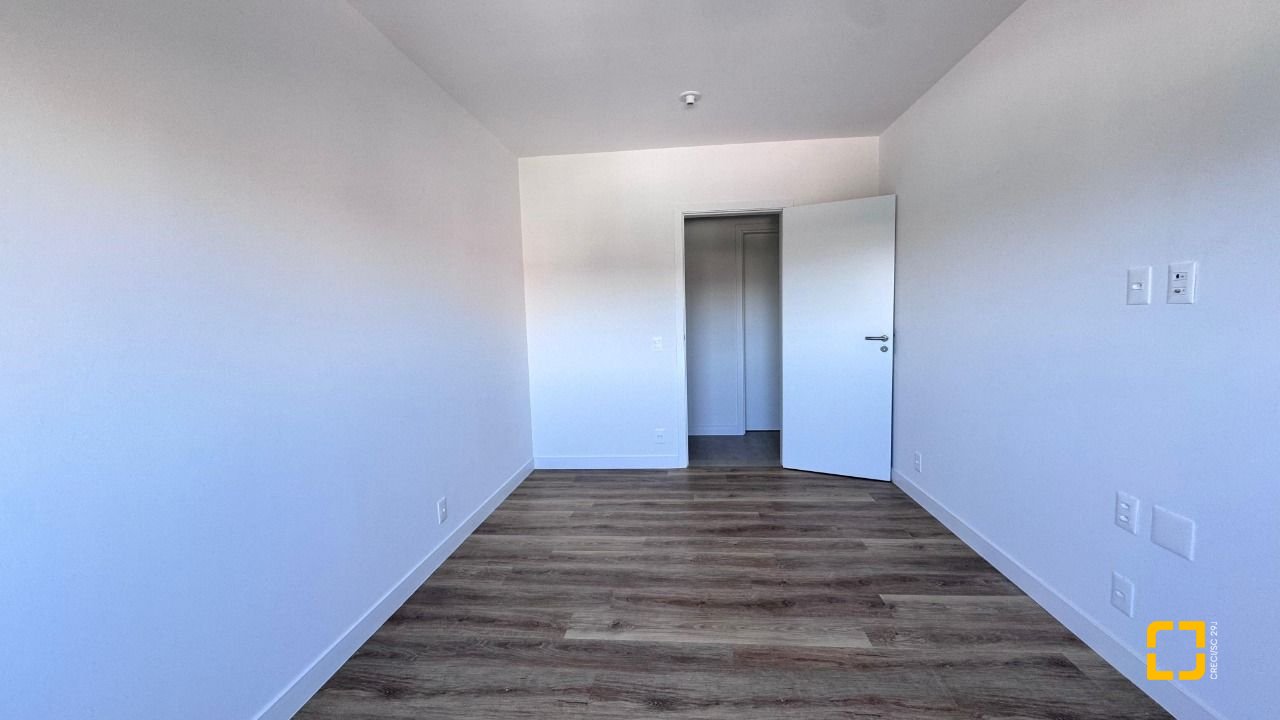 Apartamento com 102m², 4 quartos (sendo 2 suítes), 2 garagens, no bairro João Paulo em Florianópolis