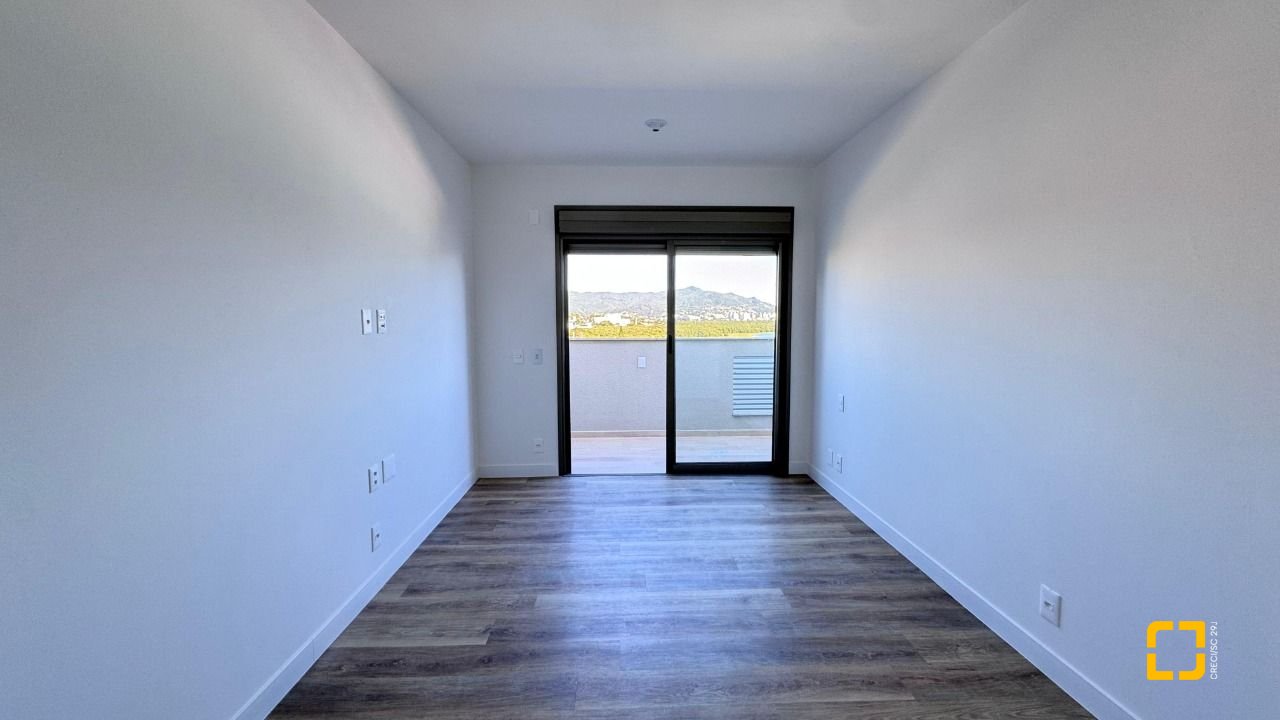 Apartamento com 102m², 4 quartos (sendo 2 suítes), 2 garagens, no bairro João Paulo em Florianópolis