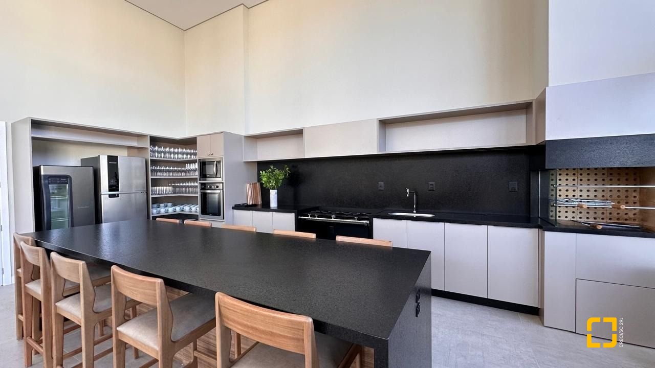 Apartamento com 102m², 4 quartos (sendo 2 suítes), 2 garagens, no bairro João Paulo em Florianópolis