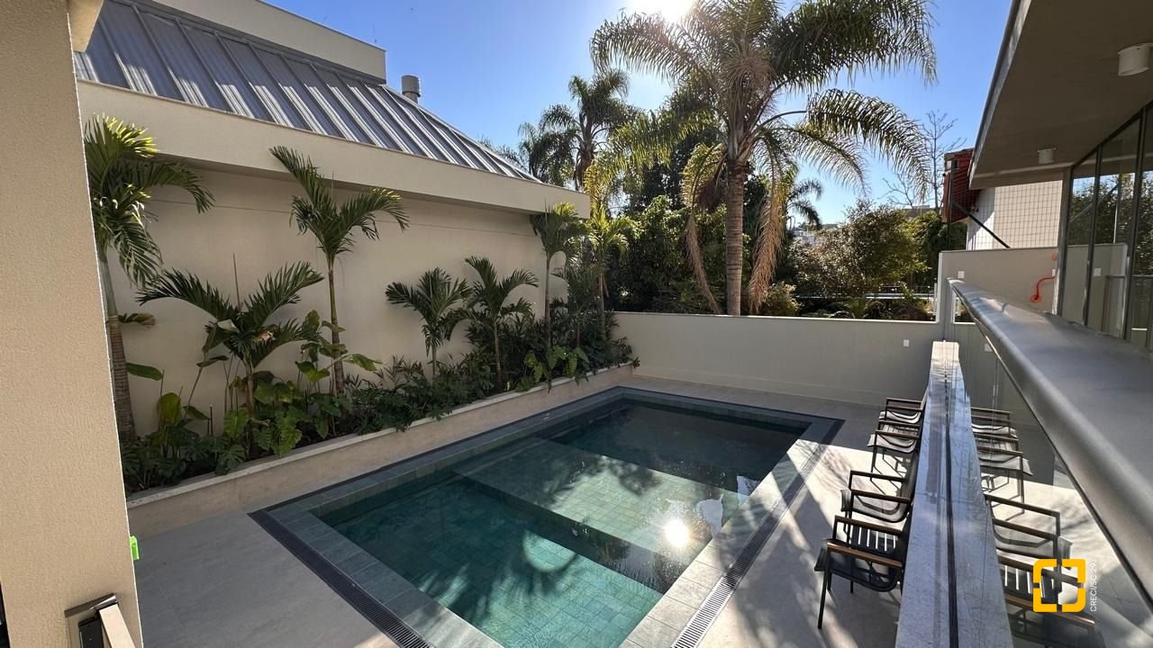 Apartamento com 102m², 4 quartos (sendo 2 suítes), 2 garagens, no bairro João Paulo em Florianópolis