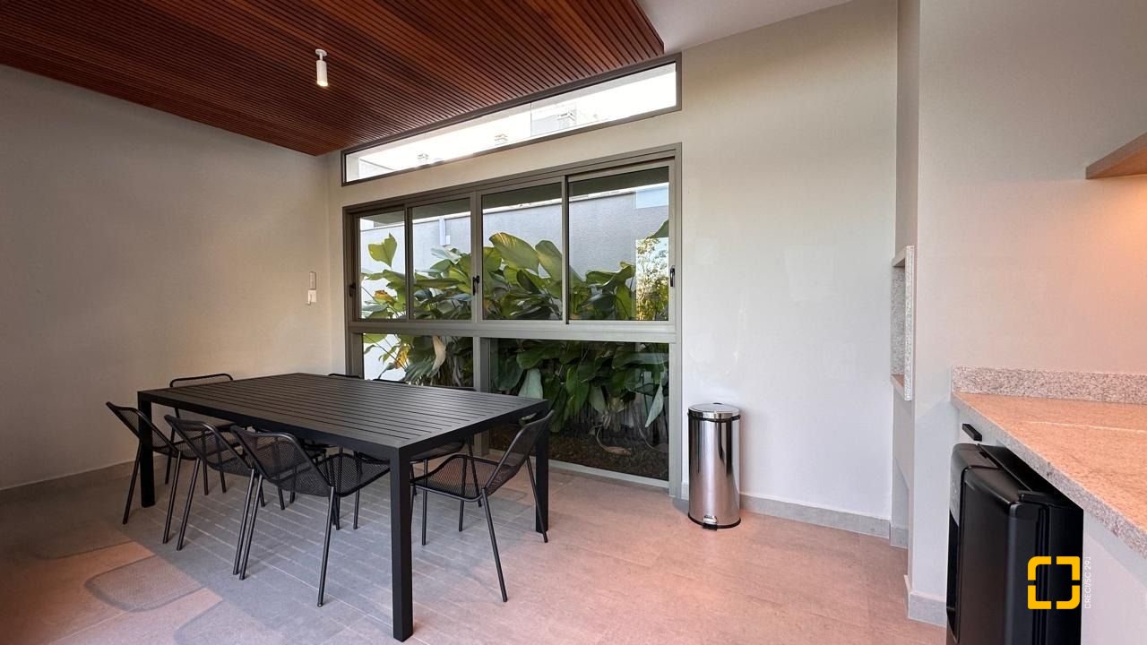 Apartamento com 102m², 4 quartos (sendo 2 suítes), 2 garagens, no bairro João Paulo em Florianópolis