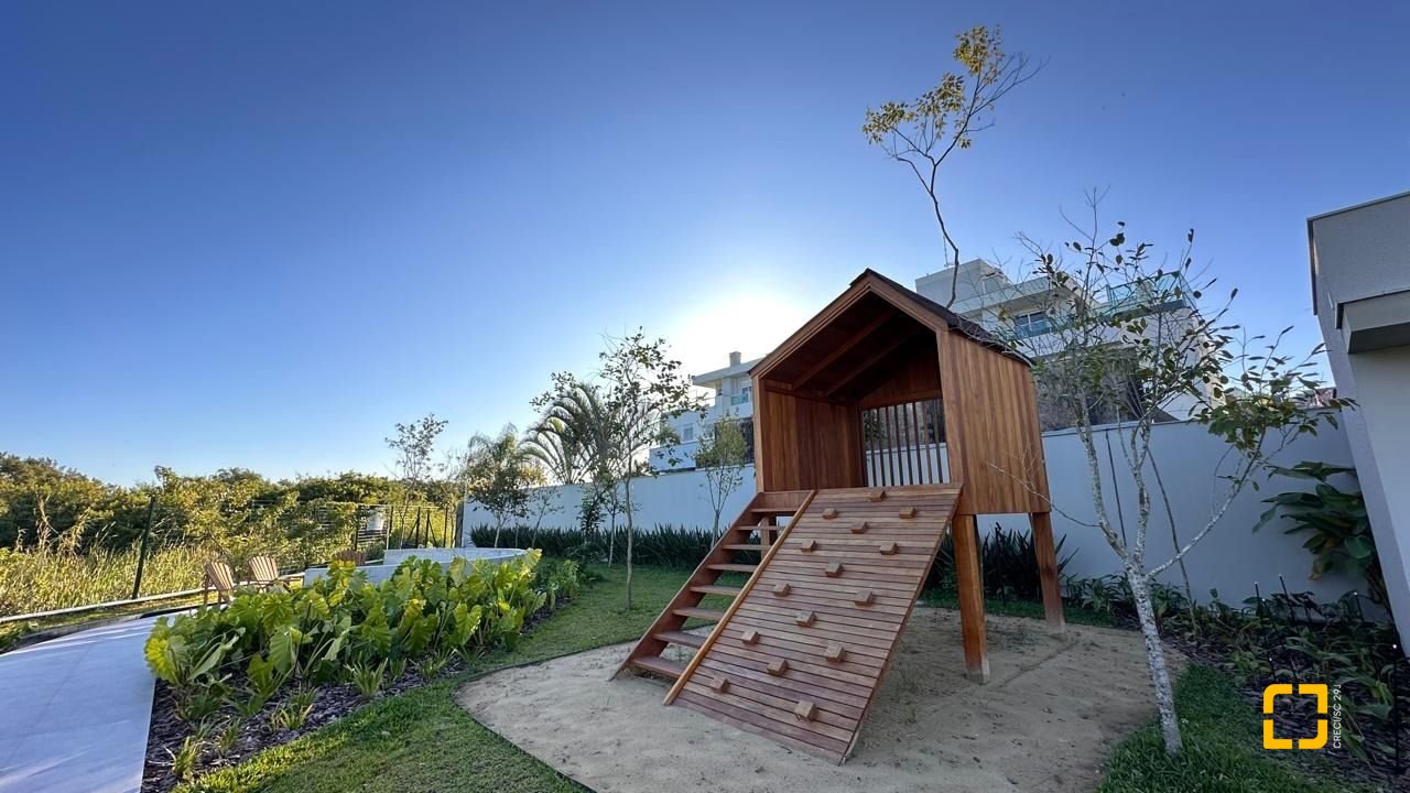 Apartamento com 102m², 4 quartos (sendo 2 suítes), 2 garagens, no bairro João Paulo em Florianópolis