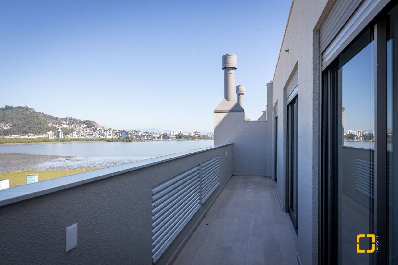 Apartamento com 126m², 4 quartos (sendo 1 suíte), 2 garagens, no bairro João Paulo em Florianópolis