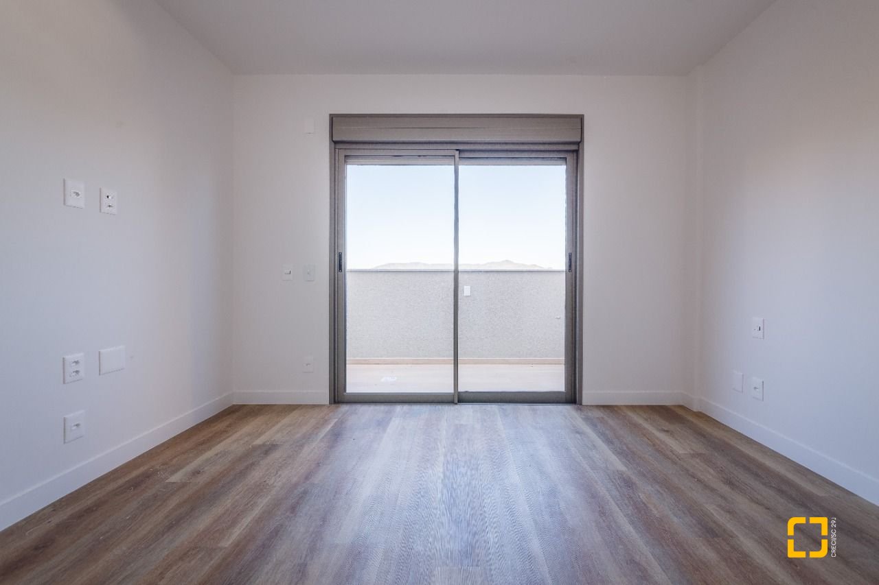 Apartamento com 126m², 4 quartos (sendo 1 suíte), 2 garagens, no bairro João Paulo em Florianópolis