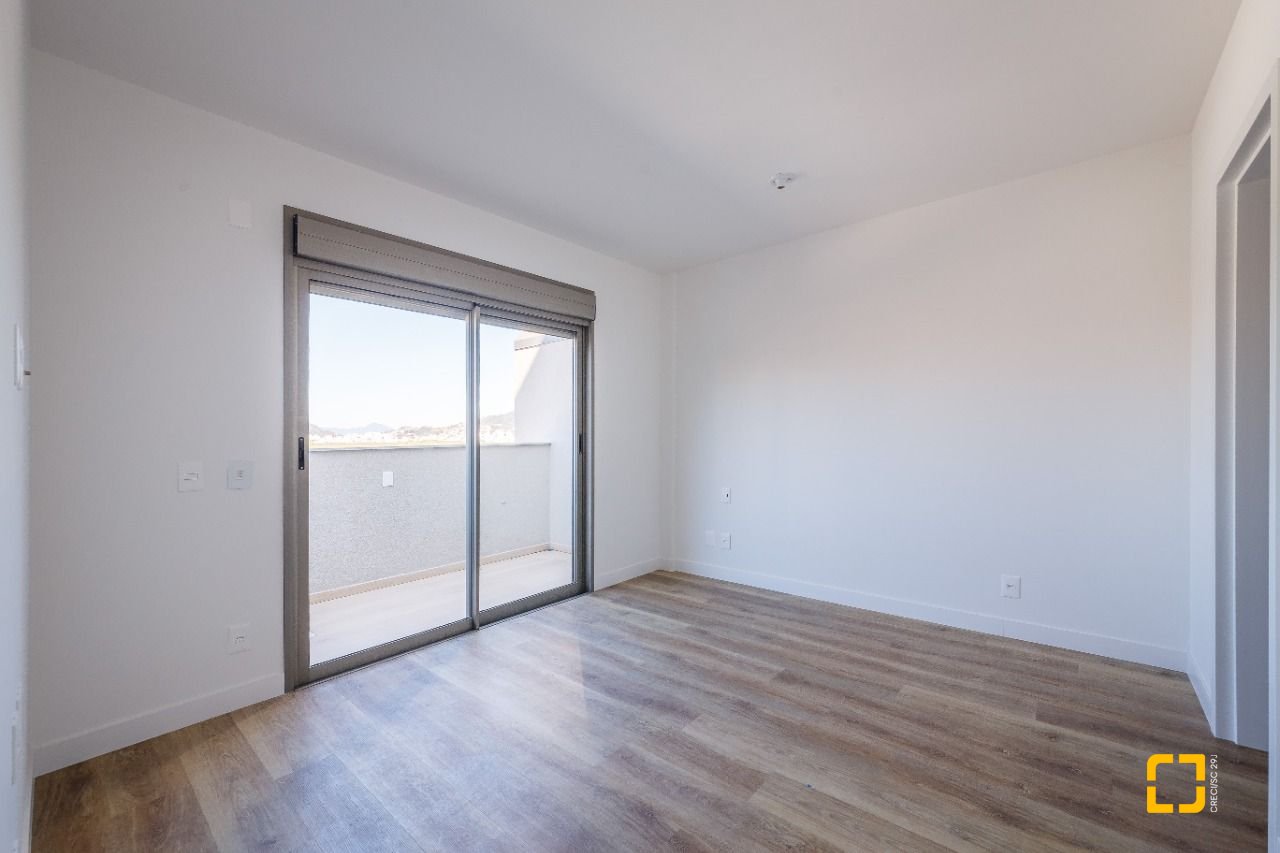 Apartamento com 126m², 4 quartos (sendo 1 suíte), 2 garagens, no bairro João Paulo em Florianópolis