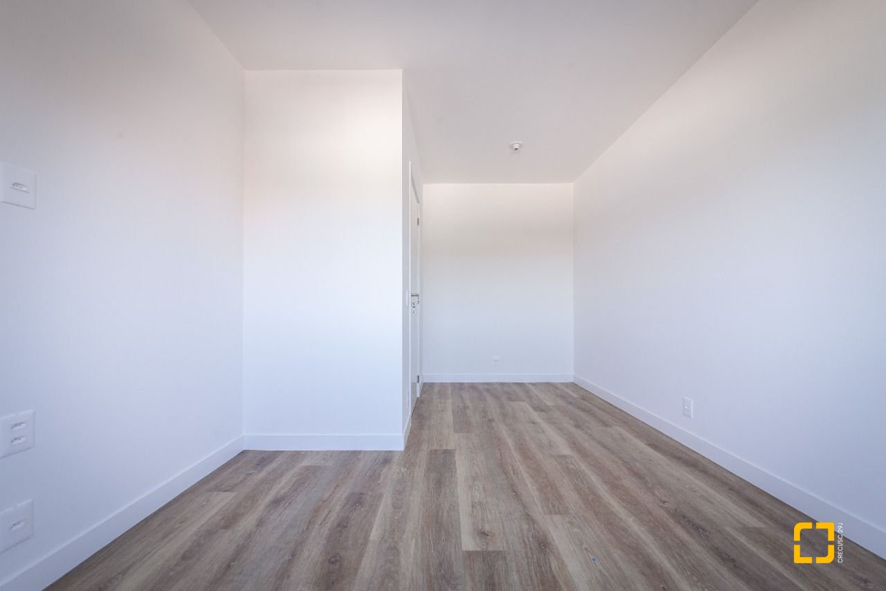 Apartamento com 126m², 4 quartos (sendo 1 suíte), 2 garagens, no bairro João Paulo em Florianópolis