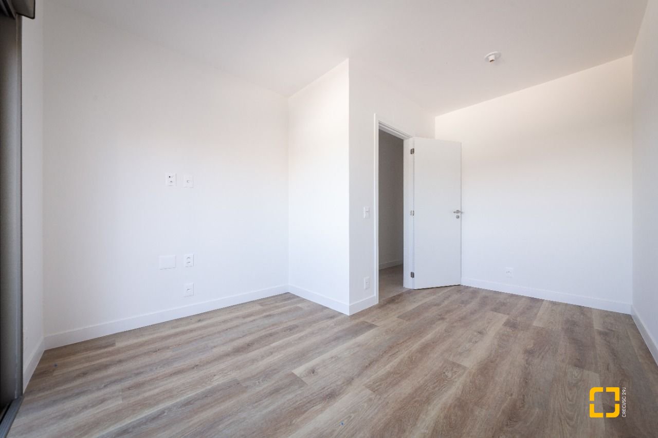Apartamento com 126m², 4 quartos (sendo 1 suíte), 2 garagens, no bairro João Paulo em Florianópolis