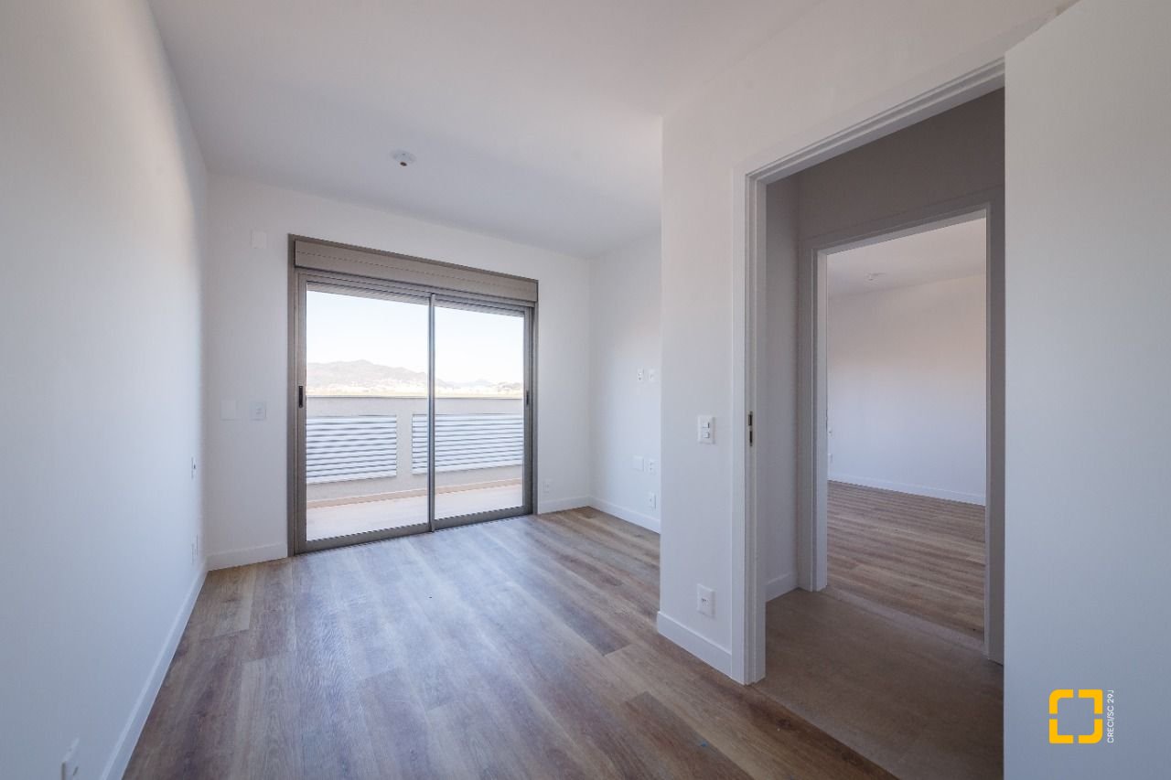 Apartamento com 126m², 4 quartos (sendo 1 suíte), 2 garagens, no bairro João Paulo em Florianópolis