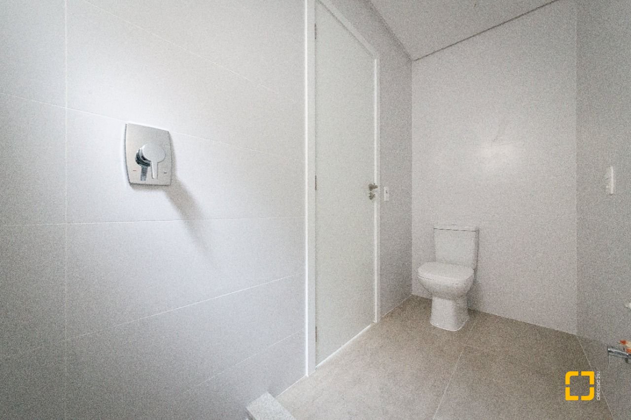 Apartamento com 126m², 4 quartos (sendo 1 suíte), 2 garagens, no bairro João Paulo em Florianópolis
