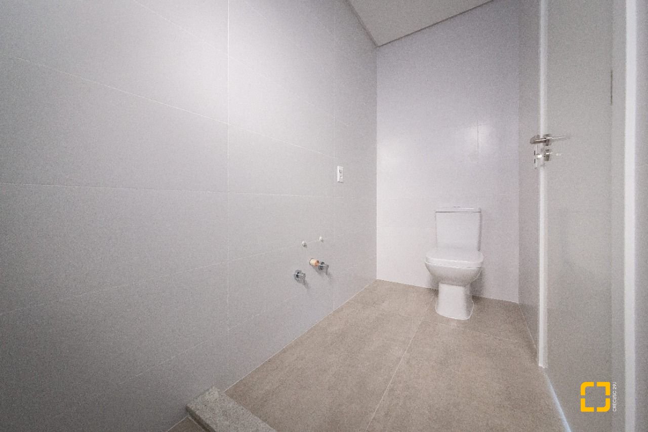 Apartamento com 126m², 4 quartos (sendo 1 suíte), 2 garagens, no bairro João Paulo em Florianópolis