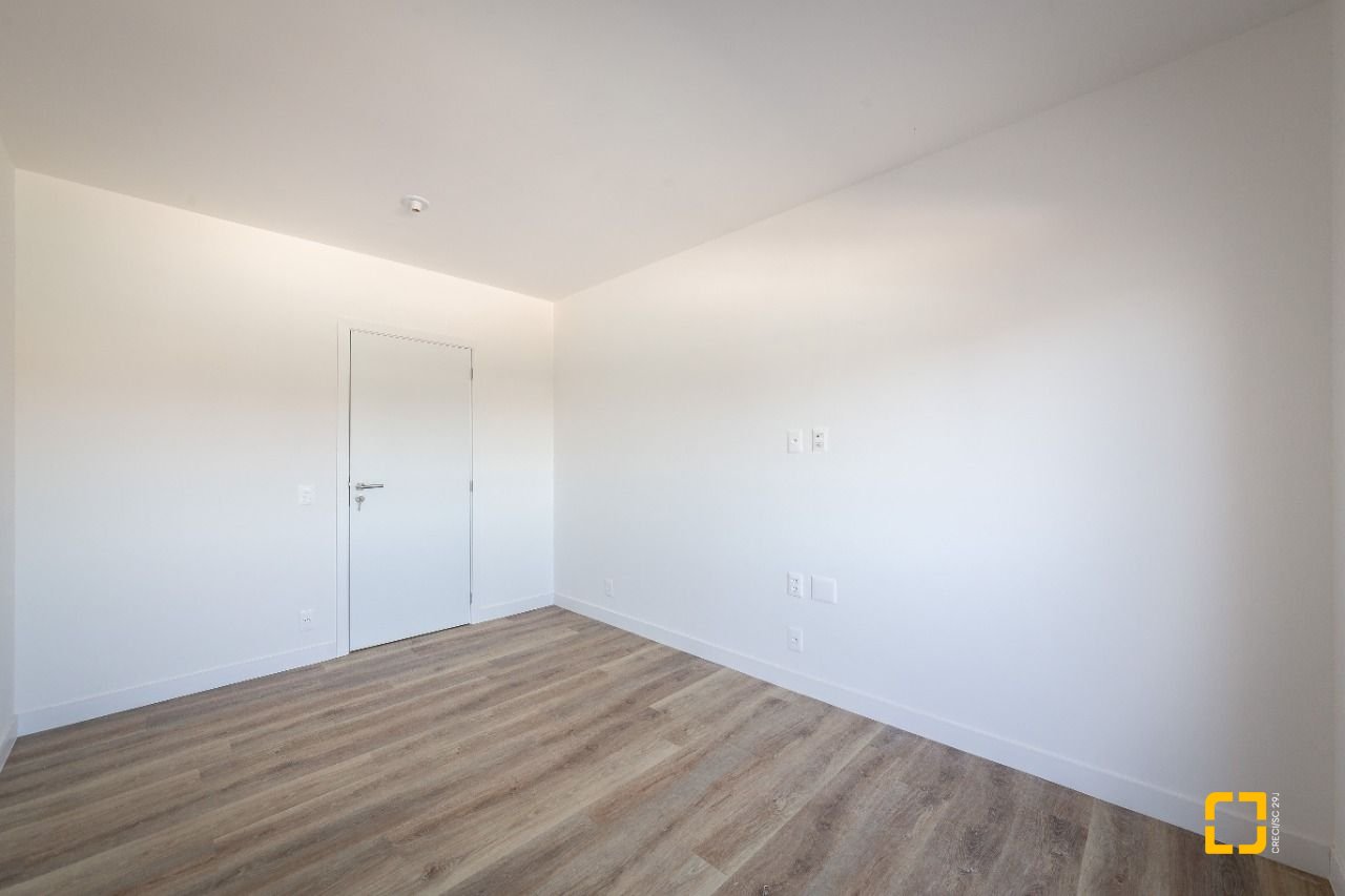 Apartamento com 126m², 4 quartos (sendo 1 suíte), 2 garagens, no bairro João Paulo em Florianópolis