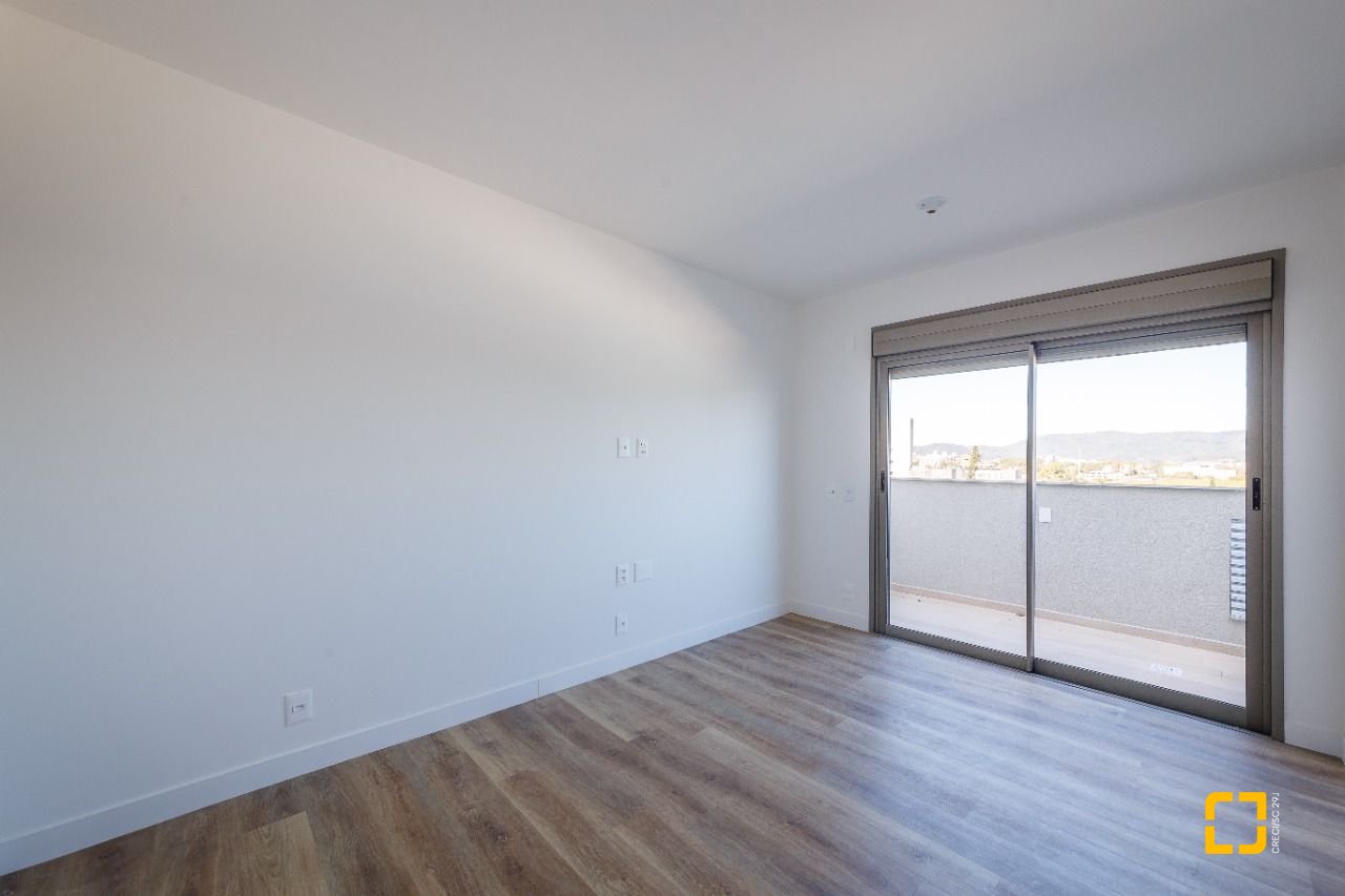 Apartamento com 126m², 4 quartos (sendo 1 suíte), 2 garagens, no bairro João Paulo em Florianópolis
