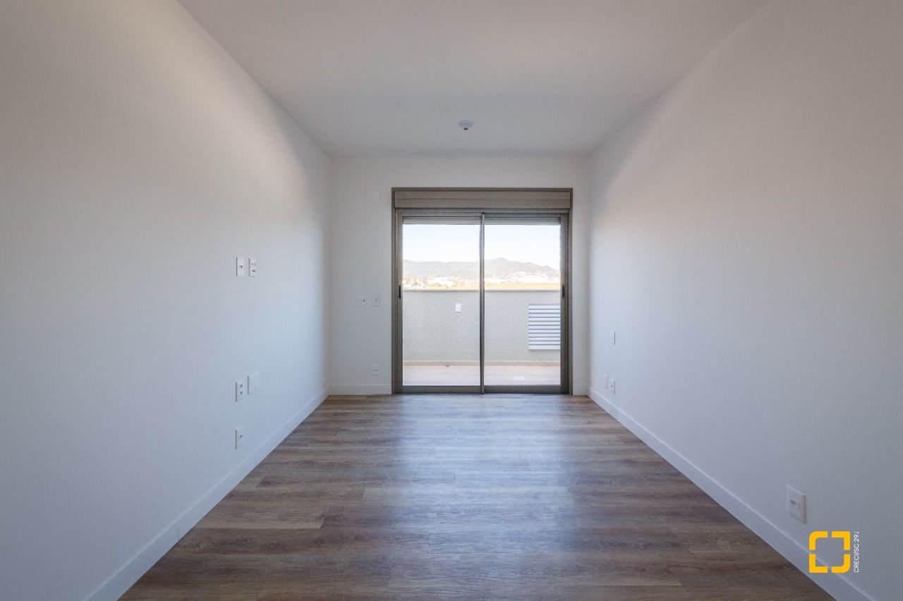 Apartamento com 126m², 4 quartos (sendo 1 suíte), 2 garagens, no bairro João Paulo em Florianópolis