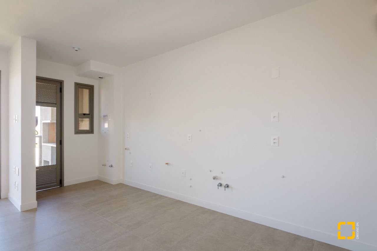 Apartamento com 126m², 4 quartos (sendo 1 suíte), 2 garagens, no bairro João Paulo em Florianópolis