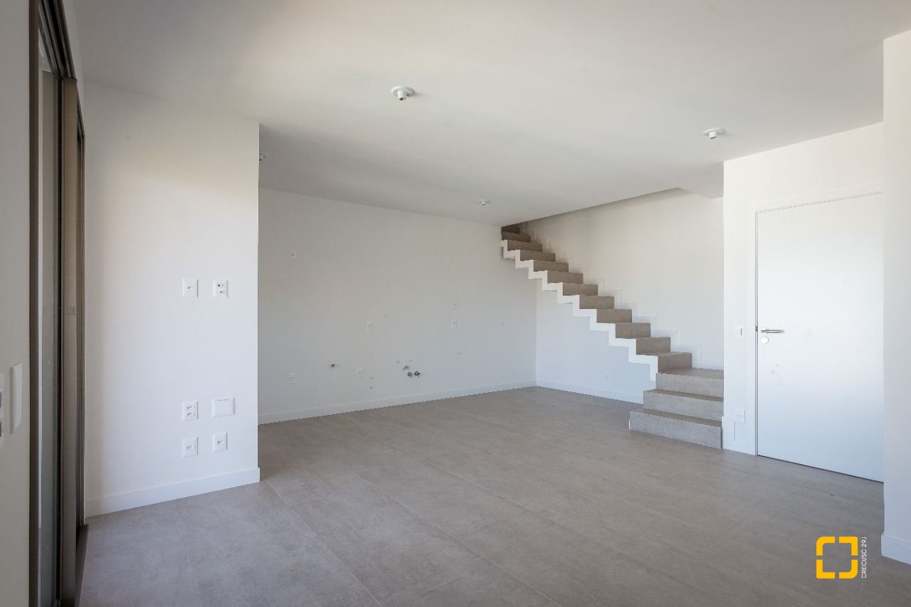 Apartamento com 126m², 4 quartos (sendo 1 suíte), 2 garagens, no bairro João Paulo em Florianópolis