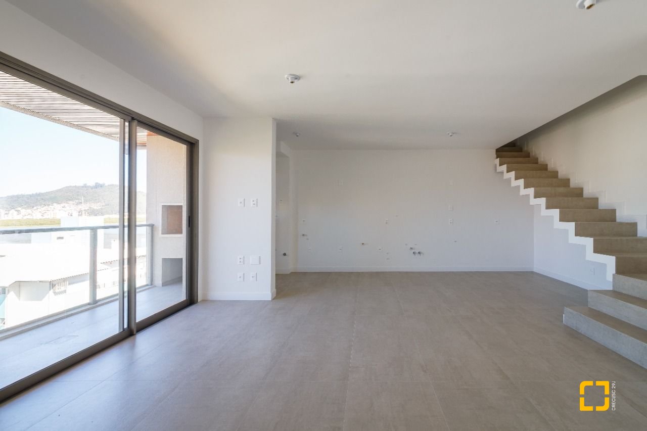 Apartamento com 126m², 4 quartos (sendo 1 suíte), 2 garagens, no bairro João Paulo em Florianópolis
