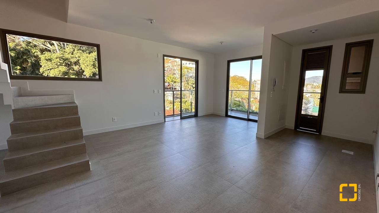 Apartamento com 126m², 4 quartos (sendo 1 suíte), 2 garagens, no bairro João Paulo em Florianópolis
