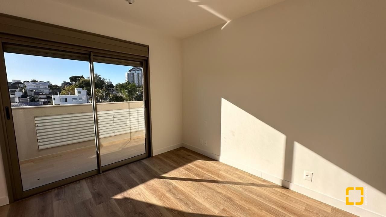 Apartamento com 126m², 4 quartos (sendo 1 suíte), 2 garagens, no bairro João Paulo em Florianópolis