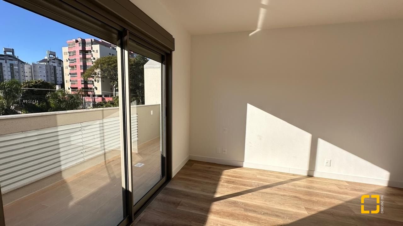 Apartamento com 126m², 4 quartos (sendo 1 suíte), 2 garagens, no bairro João Paulo em Florianópolis