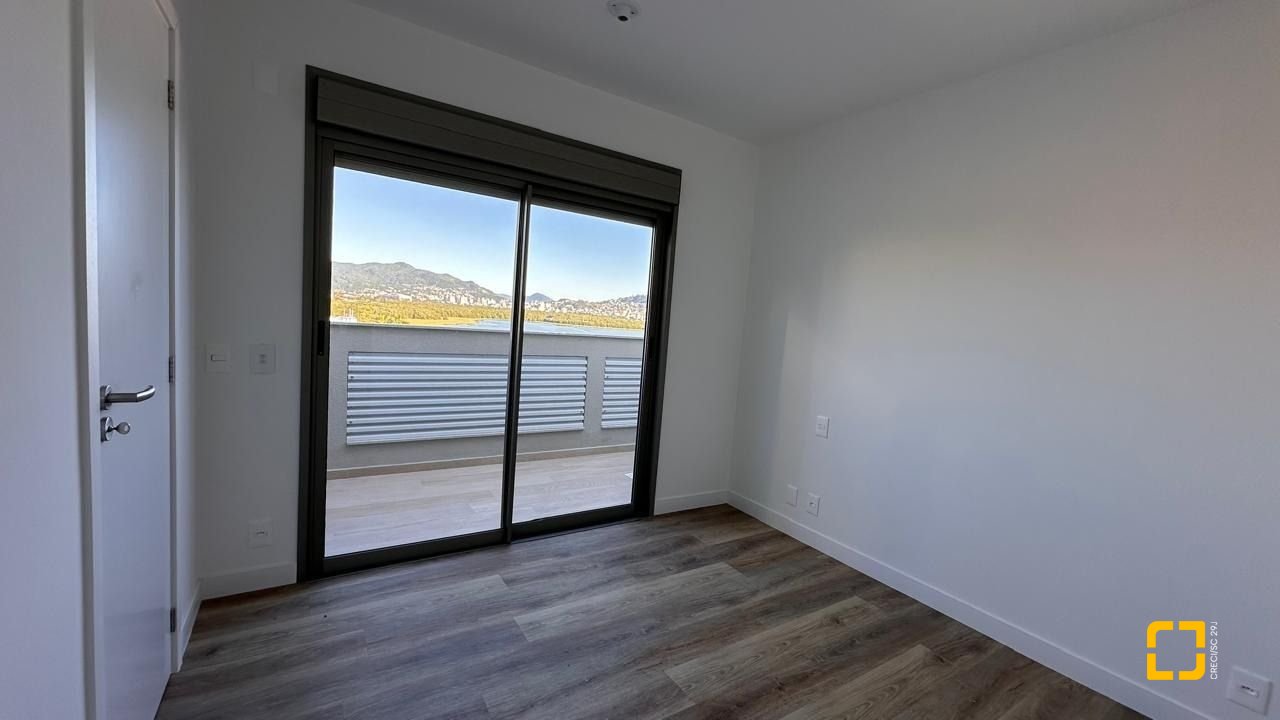 Apartamento com 126m², 4 quartos (sendo 1 suíte), 2 garagens, no bairro João Paulo em Florianópolis