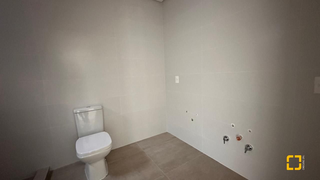 Apartamento com 126m², 4 quartos (sendo 1 suíte), 2 garagens, no bairro João Paulo em Florianópolis