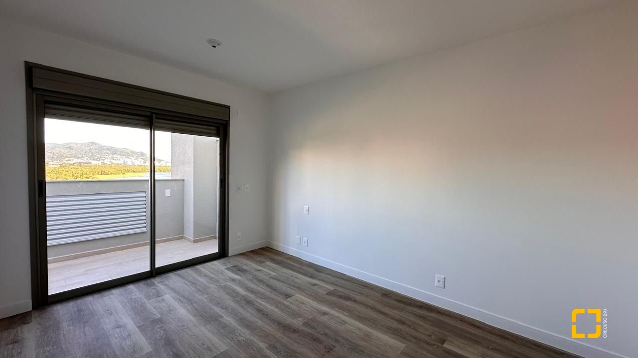 Apartamento com 126m², 4 quartos (sendo 1 suíte), 2 garagens, no bairro João Paulo em Florianópolis