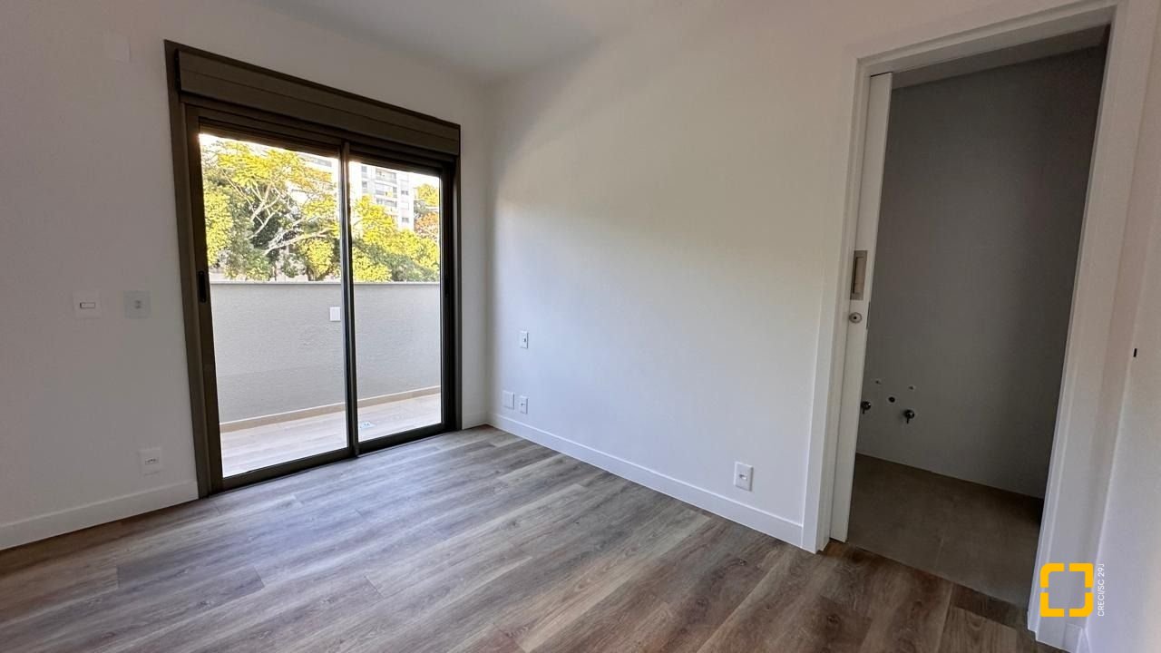 Apartamento com 126m², 4 quartos (sendo 1 suíte), 2 garagens, no bairro João Paulo em Florianópolis