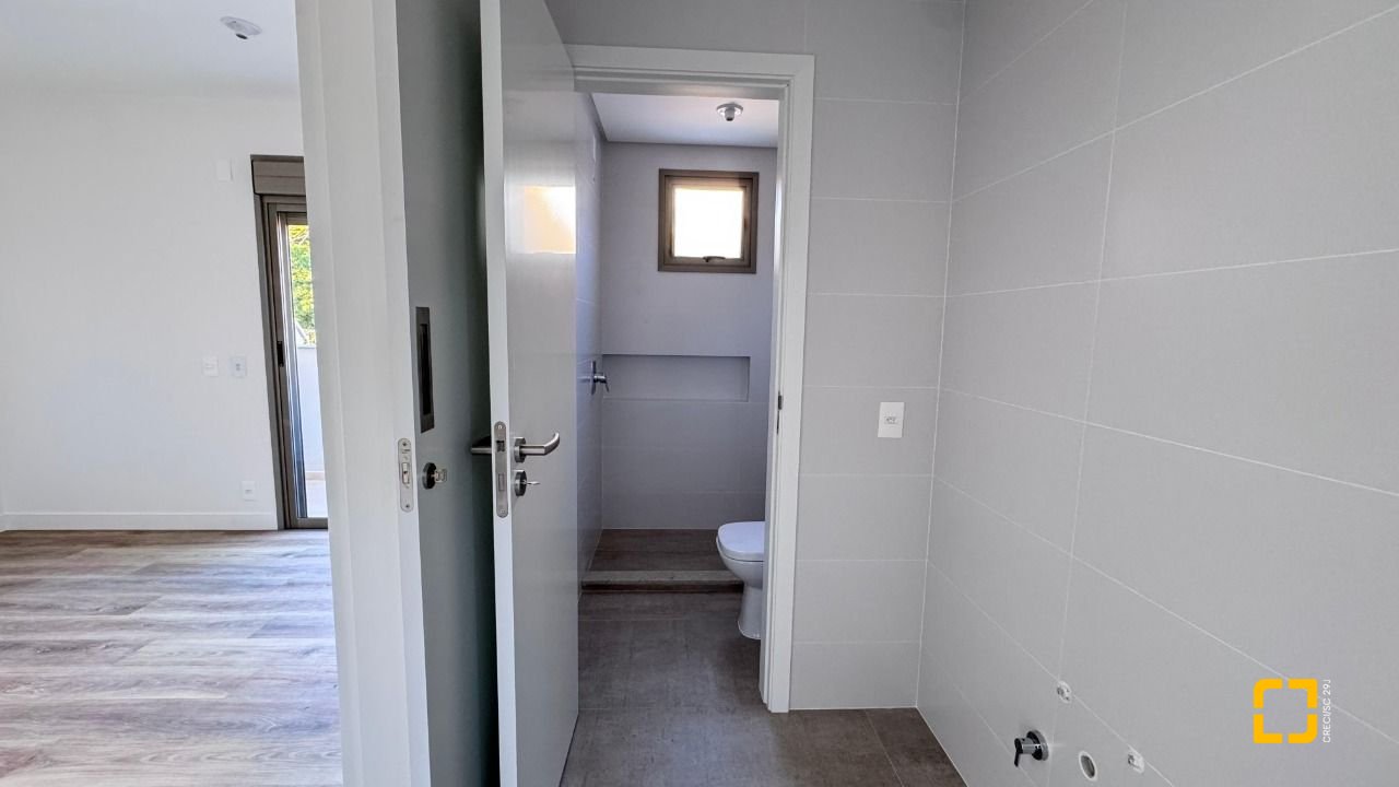 Apartamento com 126m², 4 quartos (sendo 1 suíte), 2 garagens, no bairro João Paulo em Florianópolis
