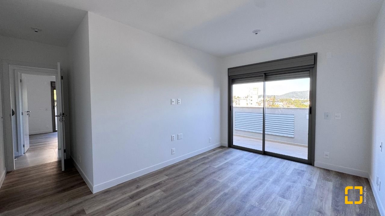 Apartamento com 126m², 4 quartos (sendo 1 suíte), 2 garagens, no bairro João Paulo em Florianópolis
