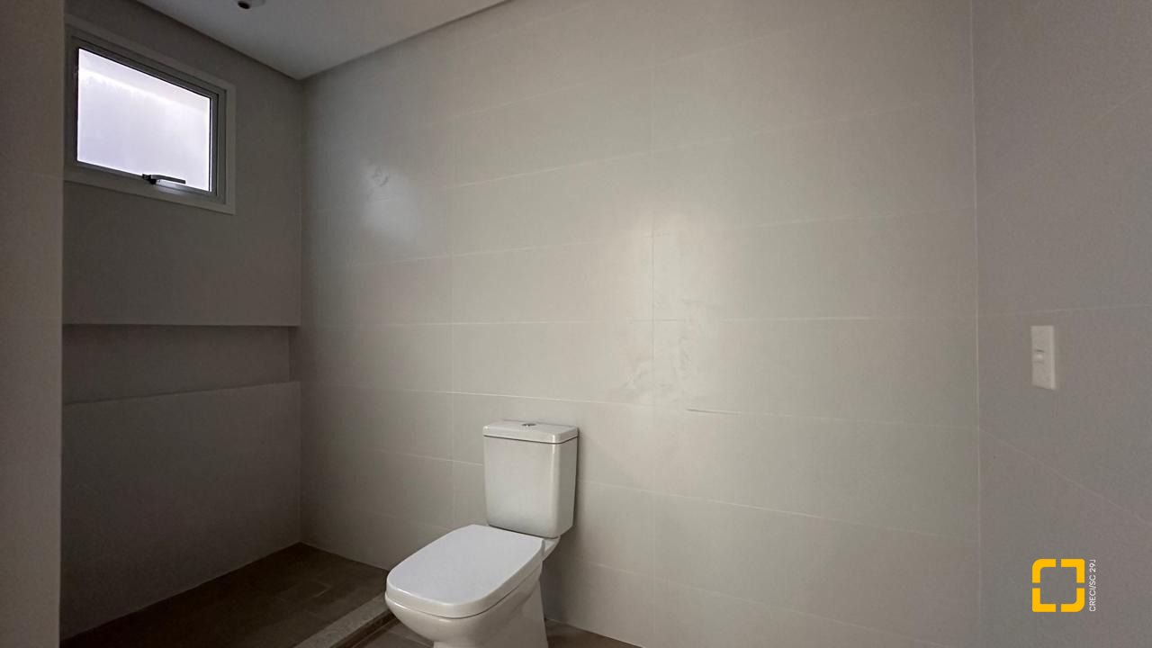 Apartamento com 126m², 4 quartos (sendo 1 suíte), 2 garagens, no bairro João Paulo em Florianópolis