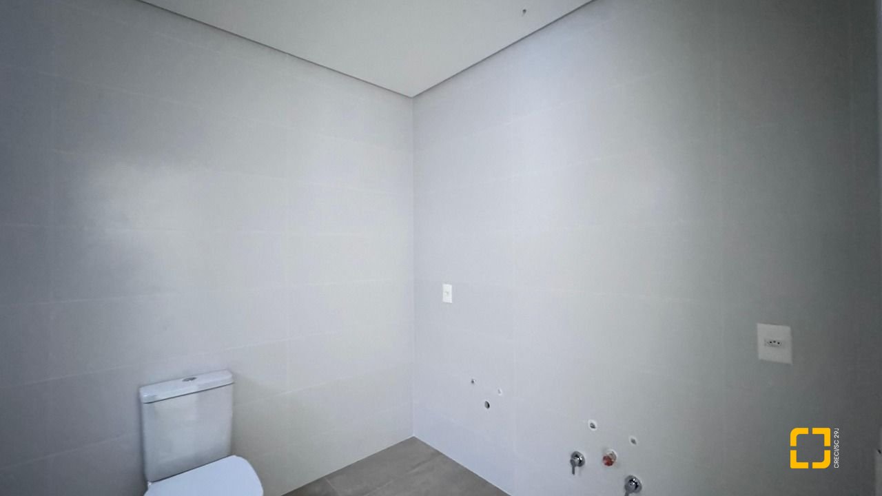 Apartamento com 126m², 4 quartos (sendo 1 suíte), 2 garagens, no bairro João Paulo em Florianópolis