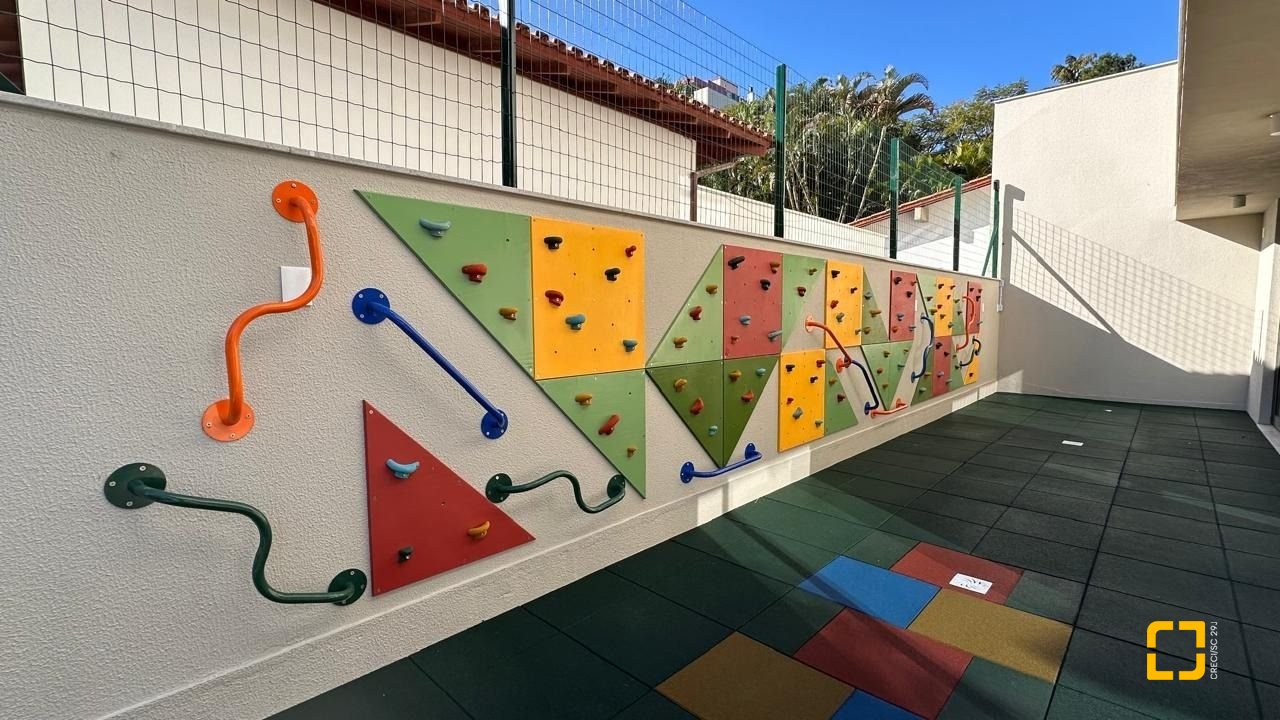 Apartamento com 126m², 4 quartos (sendo 1 suíte), 2 garagens, no bairro João Paulo em Florianópolis