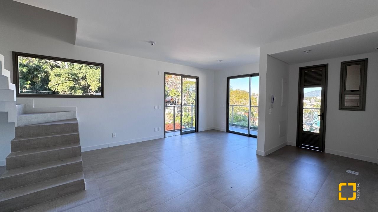 Apartamento com 126m², 4 quartos (sendo 1 suíte), 2 garagens, no bairro João Paulo em Florianópolis
