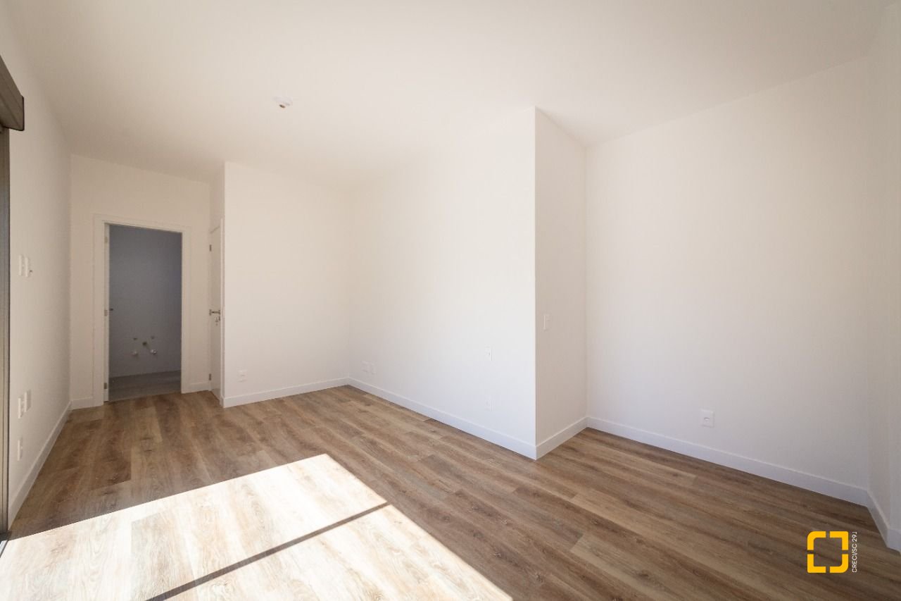 Apartamento com 96m², 4 quartos (sendo 2 suítes), 2 garagens, no bairro João Paulo em Florianópolis